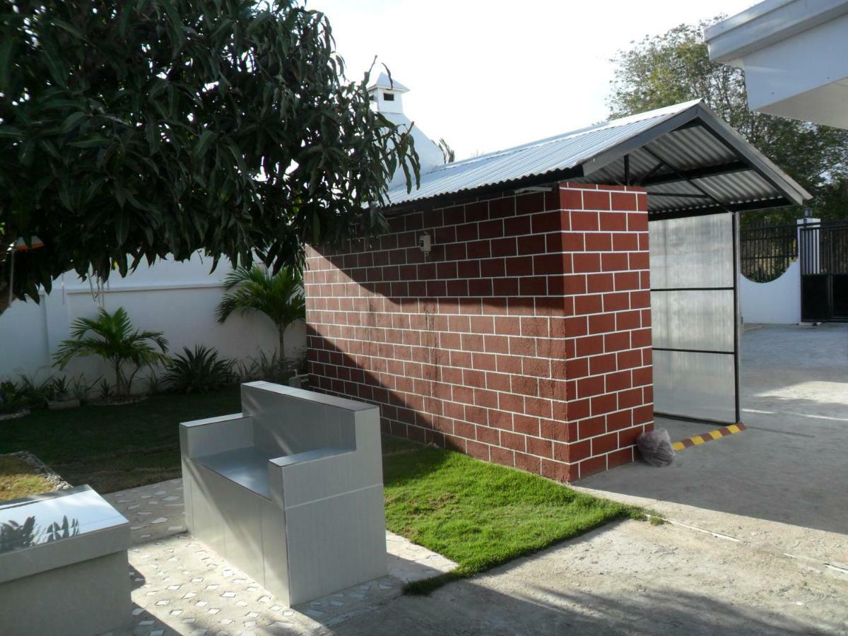 Jasmin'S Room Rental Moalboal Exterior photo